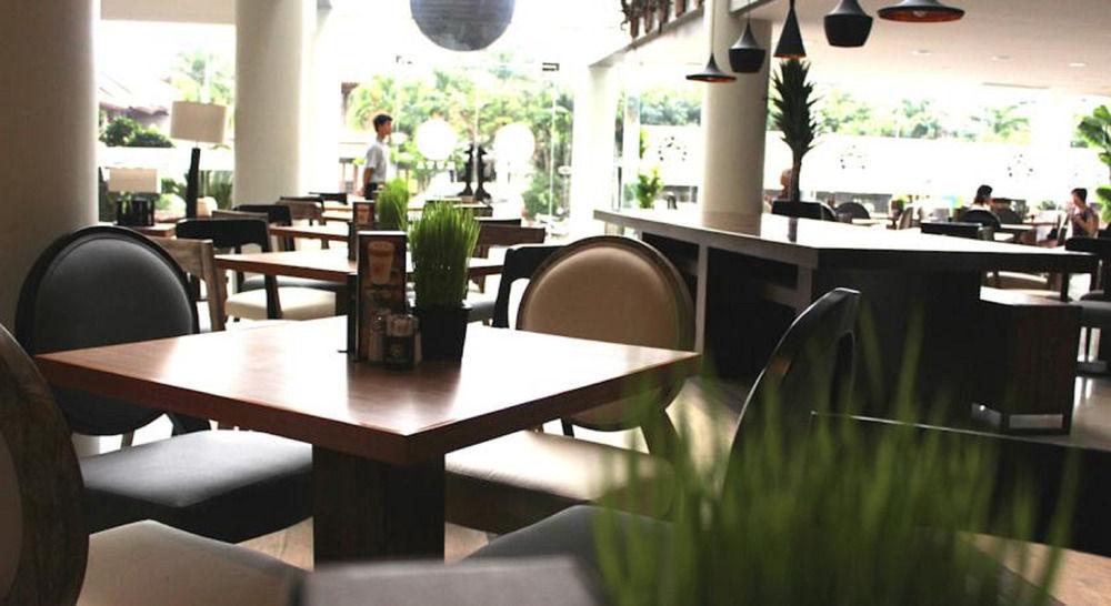 Primebiz Hotel Kuta Kuta  Ngoại thất bức ảnh