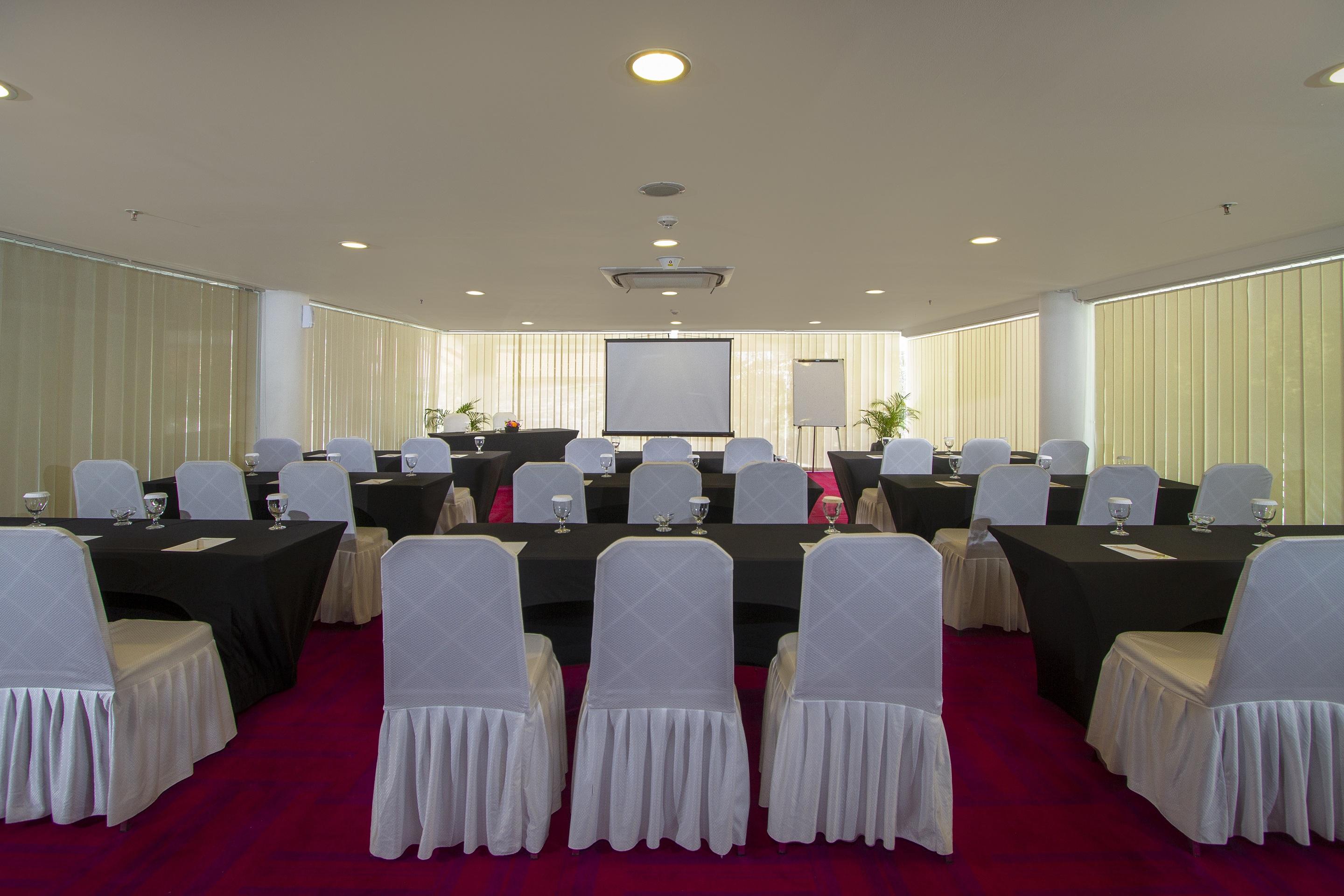 Primebiz Hotel Kuta Kuta  Ngoại thất bức ảnh