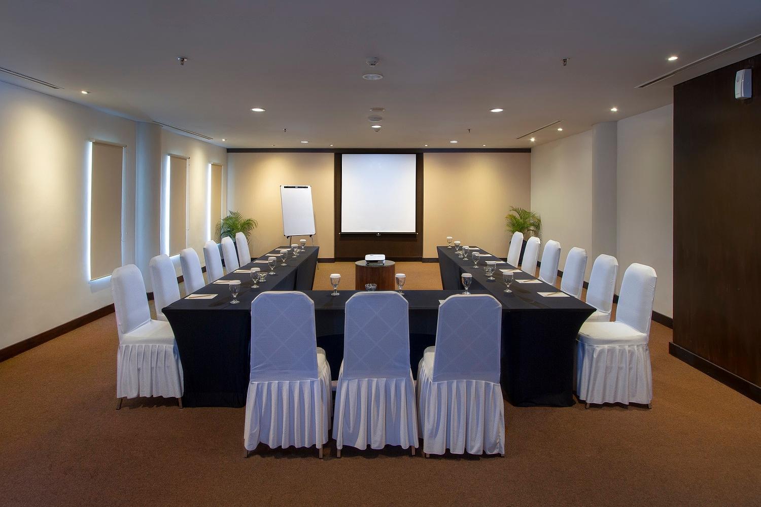Primebiz Hotel Kuta Kuta  Ngoại thất bức ảnh